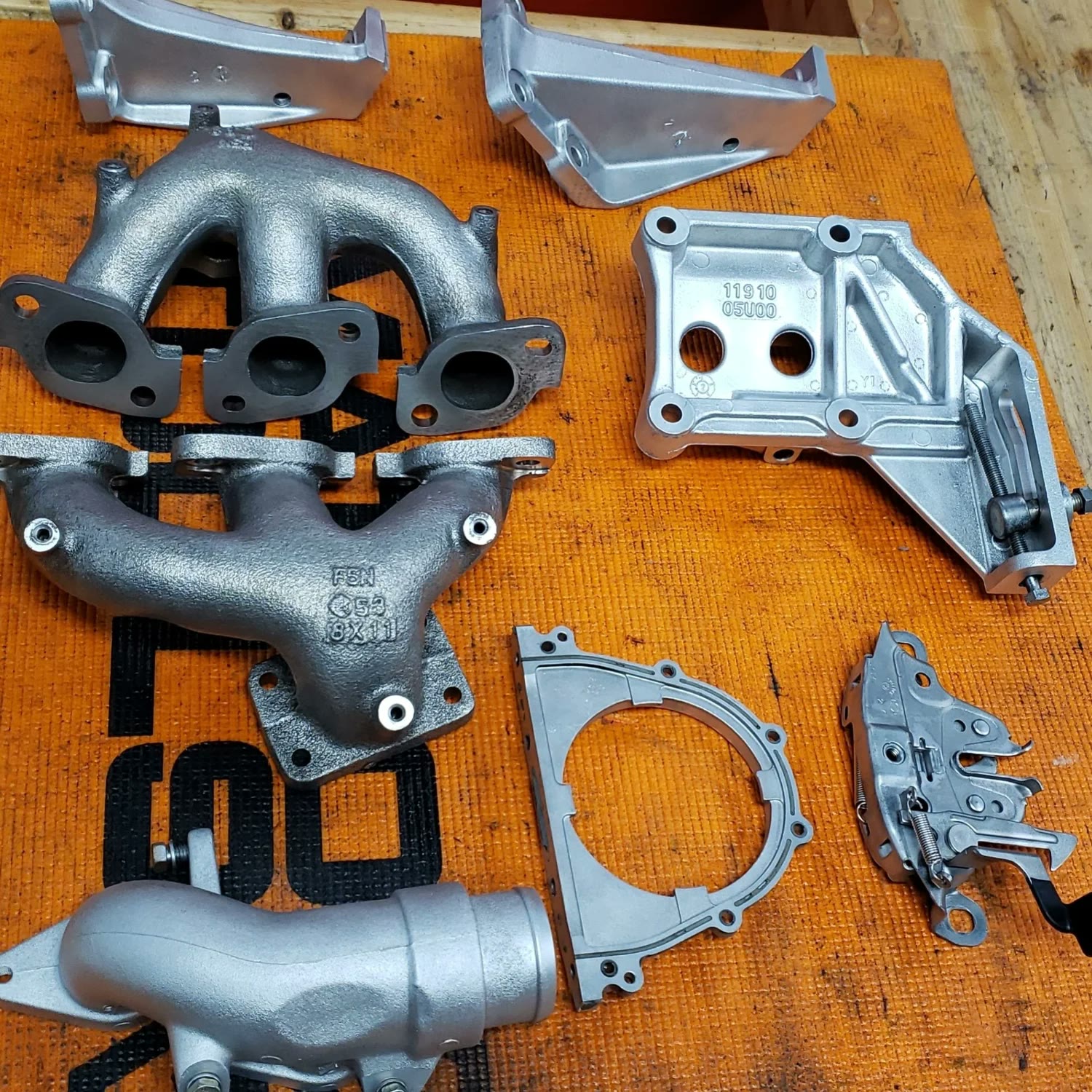 Automotive manifolds and brackets after vapor blasting